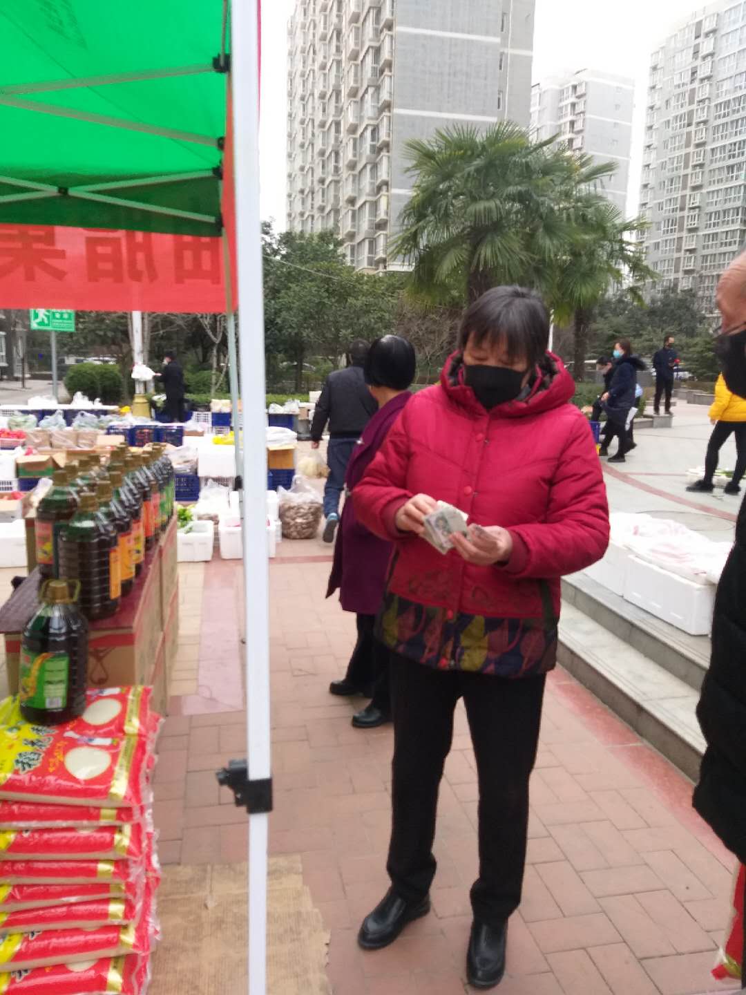 油脂信息2020.02.14《眾志成城戰疫情  便民服務進社區》 (3).jpg